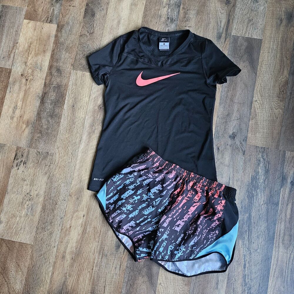 Nike Dri-FIT Girls Black Swoosh Tee and Patterned Running Shorts Set Large
